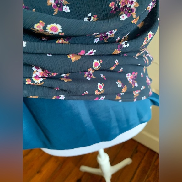 Jcrew Navy Floral Blouse - Size 2 Tall - Picture 8 of 8